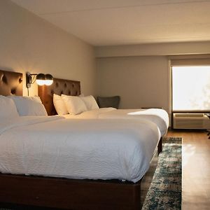Queen Room Two Queen Beds Roll Shower Mobility Accessible